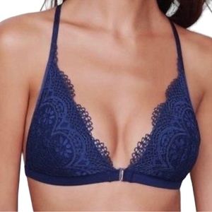 Victoria’s Secret Body by Victoria Front Close Lace Bralette Size M